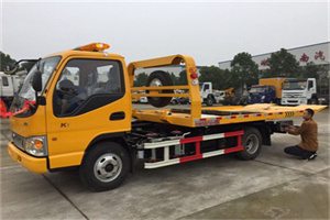 鹤山哪里有拖车服务