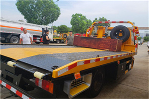 鹤山附近拖车电话号码服务